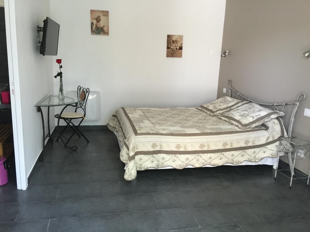 Chambres D'Hotes Le Mas Du Bijou Bleu Пюже-сюр-Аржан Экстерьер фото