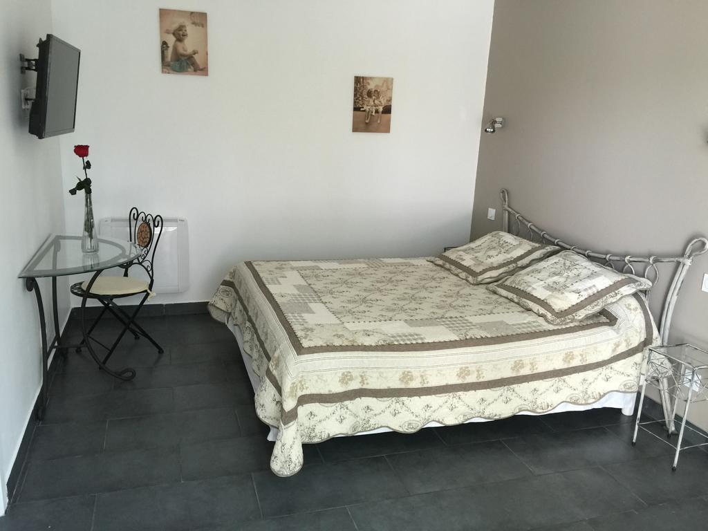 Chambres D'Hotes Le Mas Du Bijou Bleu Пюже-сюр-Аржан Экстерьер фото